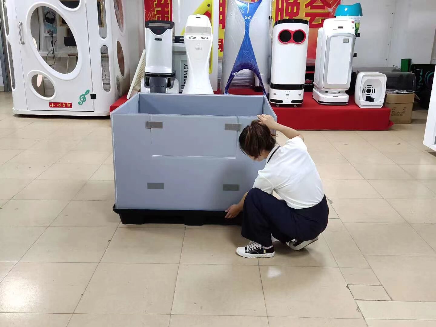 圍板箱底托